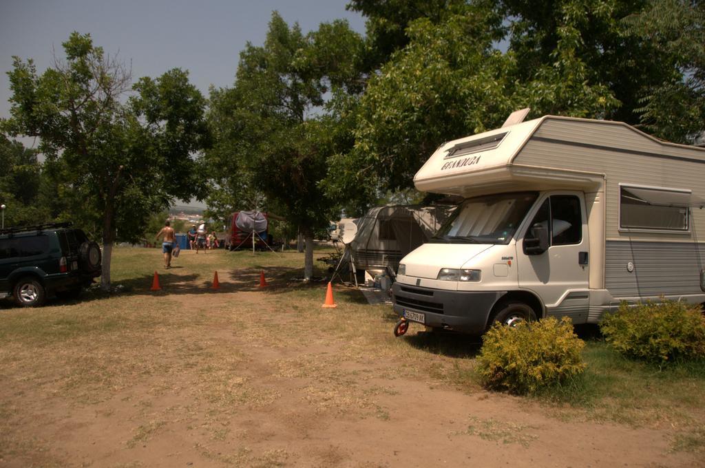 Hotel Camping Goldfish Sosopol Exterior foto